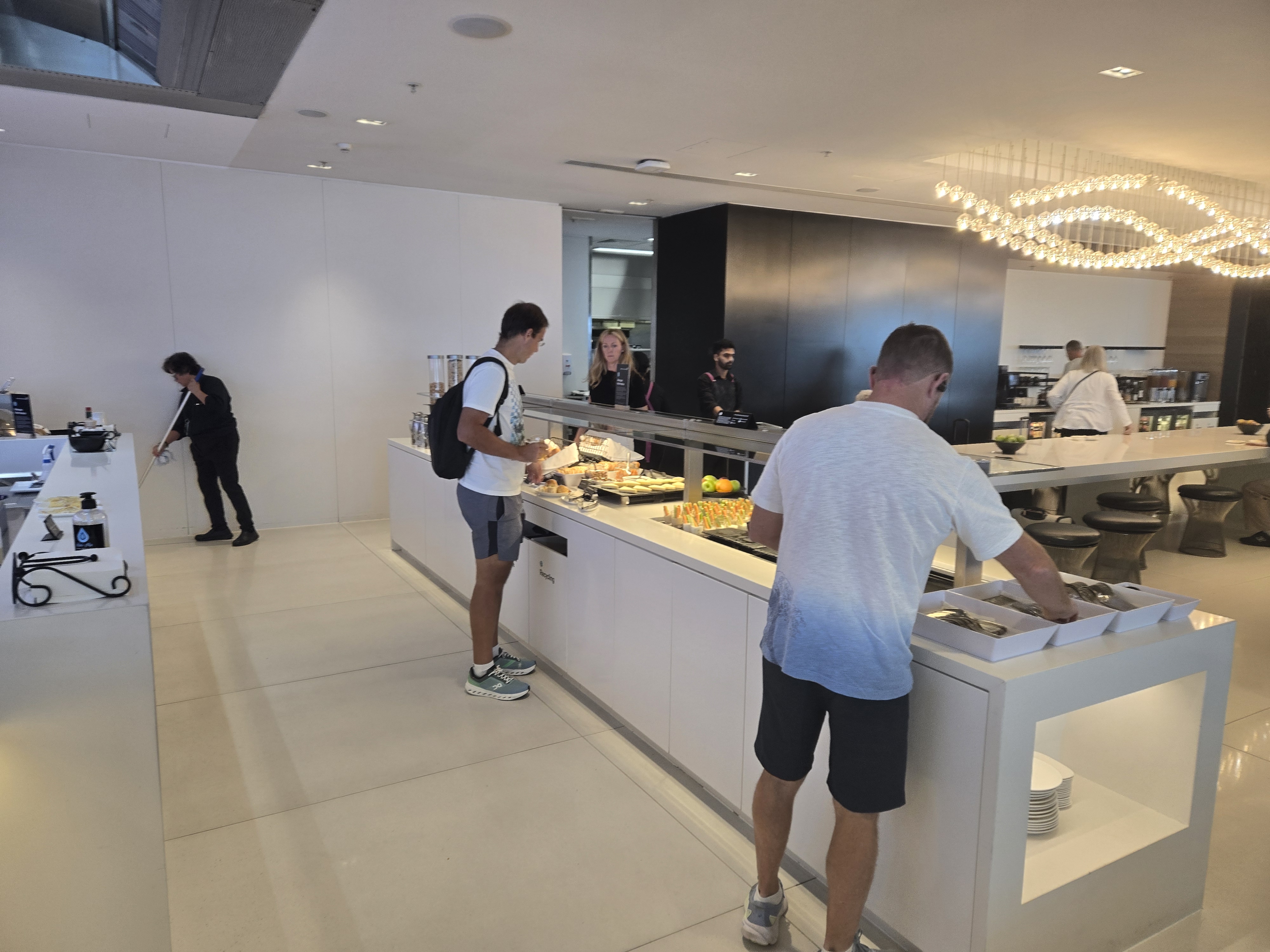 A photo of a section of the buffet area in the Air NZ lounge at Sydney International Airport.