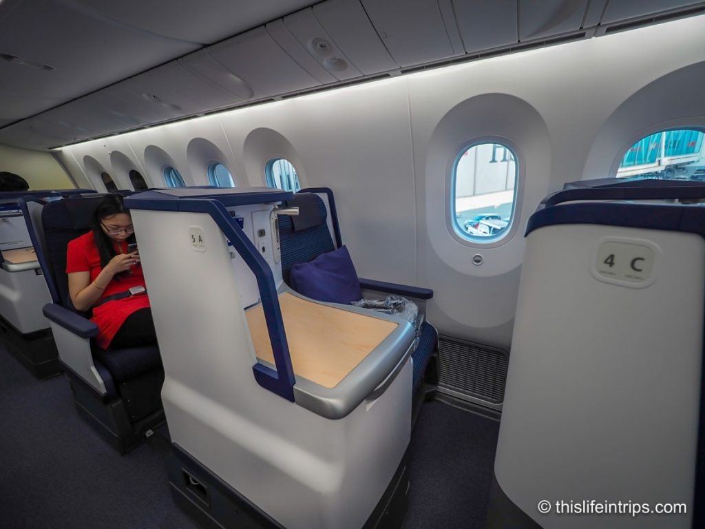 A photo of the type of business class seat used in the Sydney-Tokyo ANA route.
