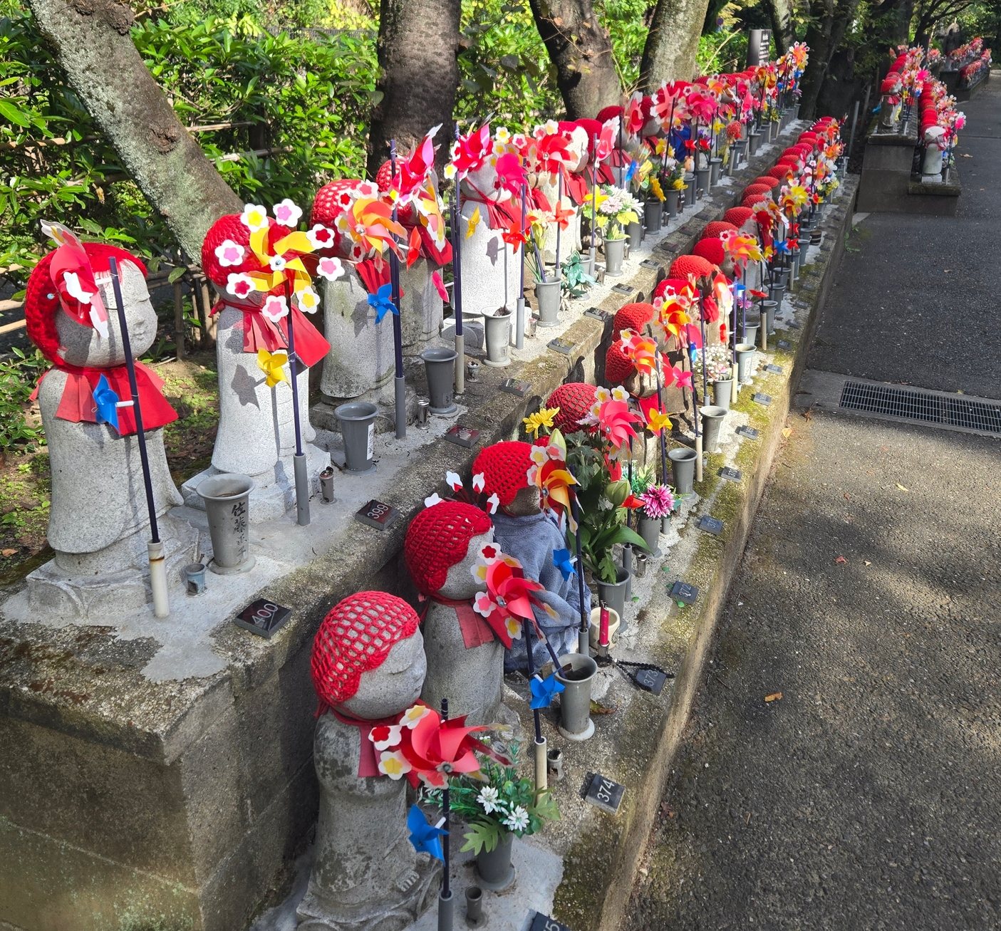 A photo of the temple grounds.