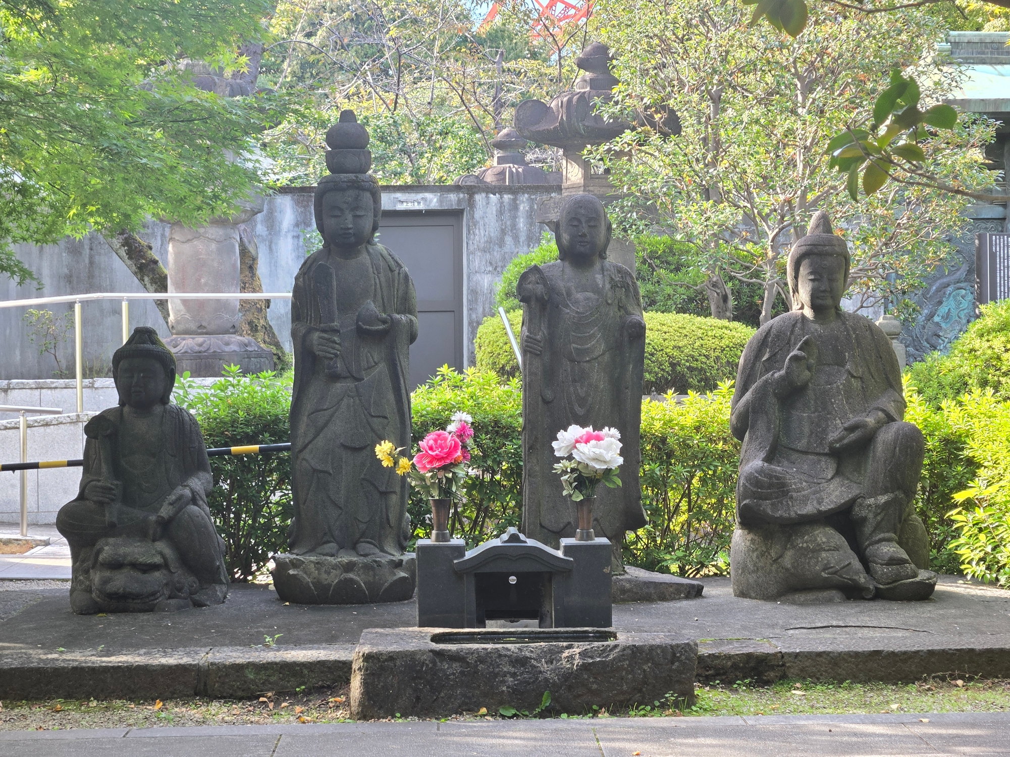 A photo of the temple grounds.