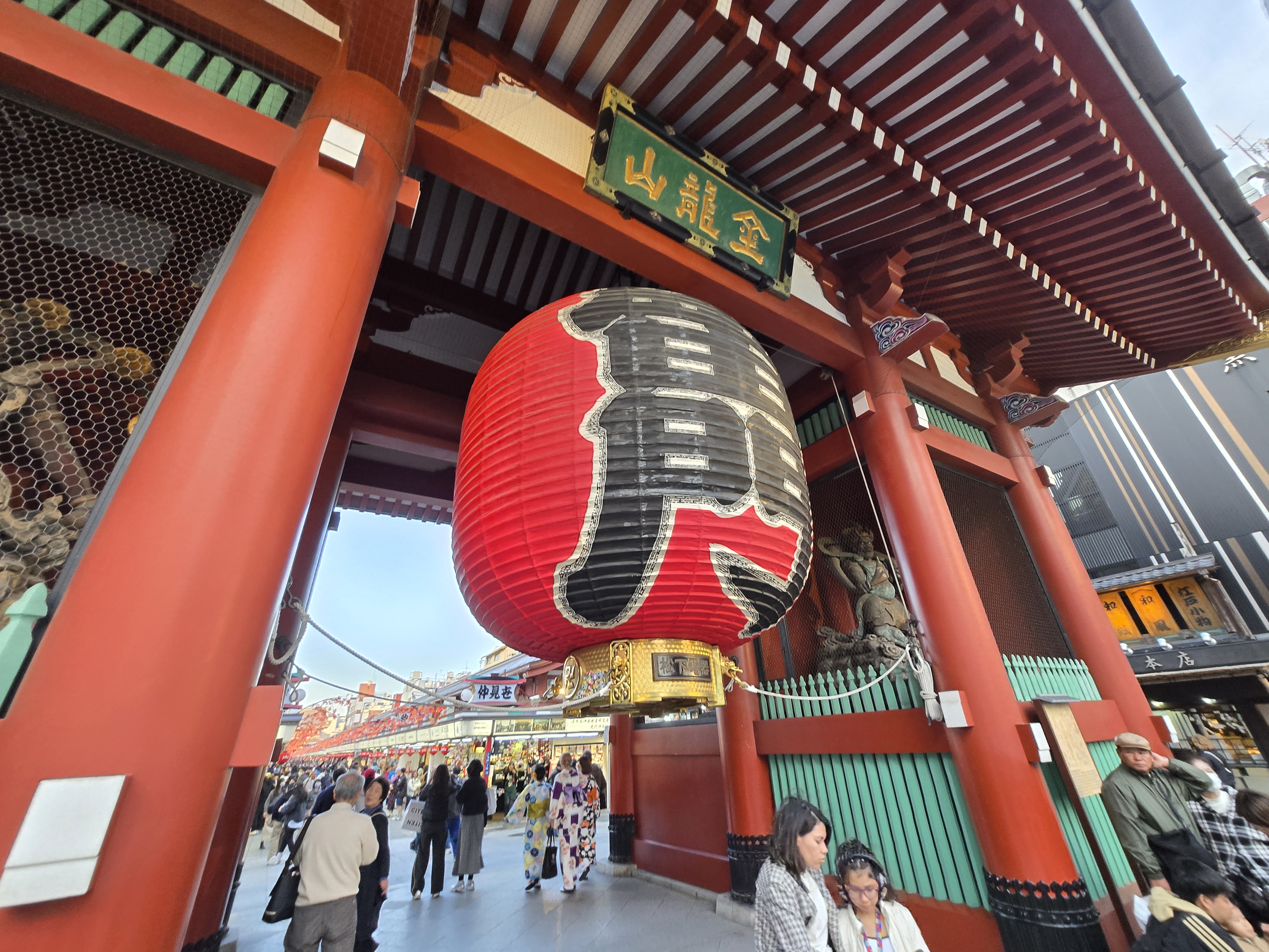 A photo of the main temple gate to the Sensō-ji Temple grounds. 