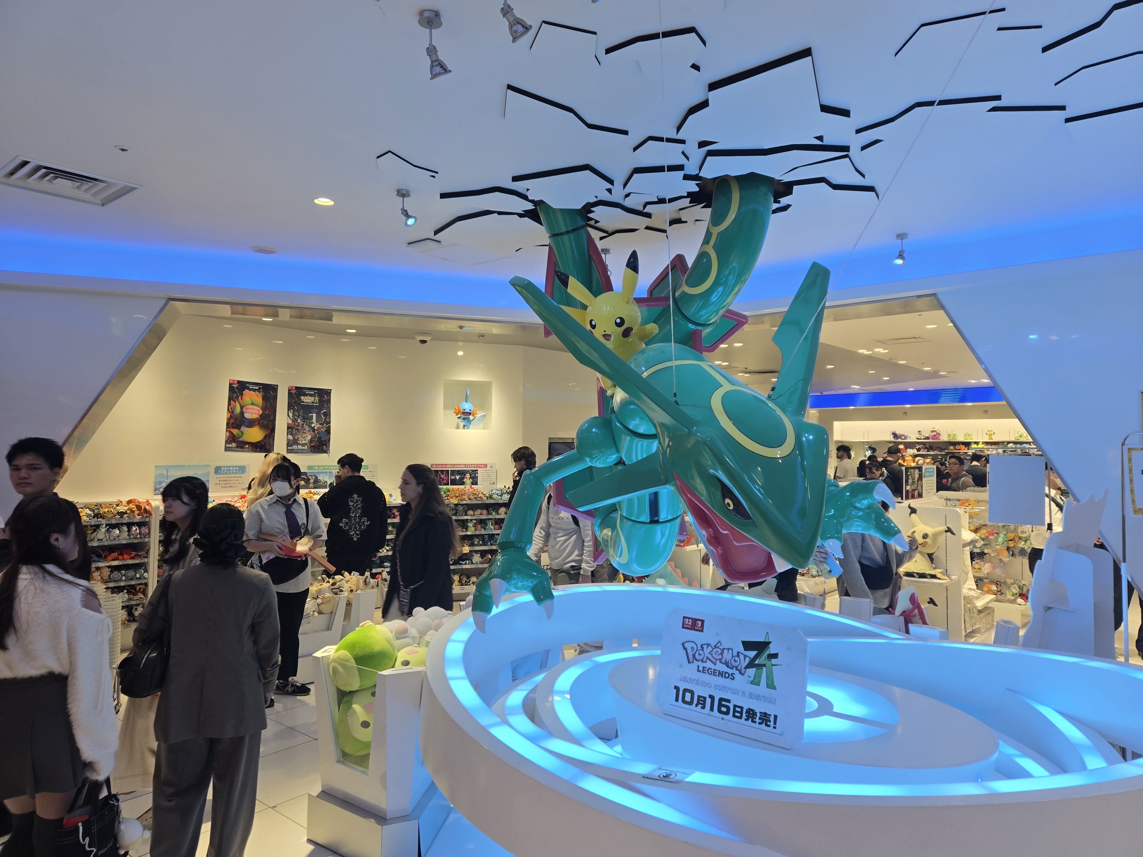 A photo of Pokemon Center Skytree Town's first Rayquaza statue.