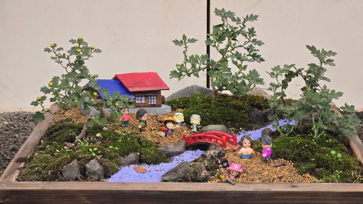 A photo of a flower display.