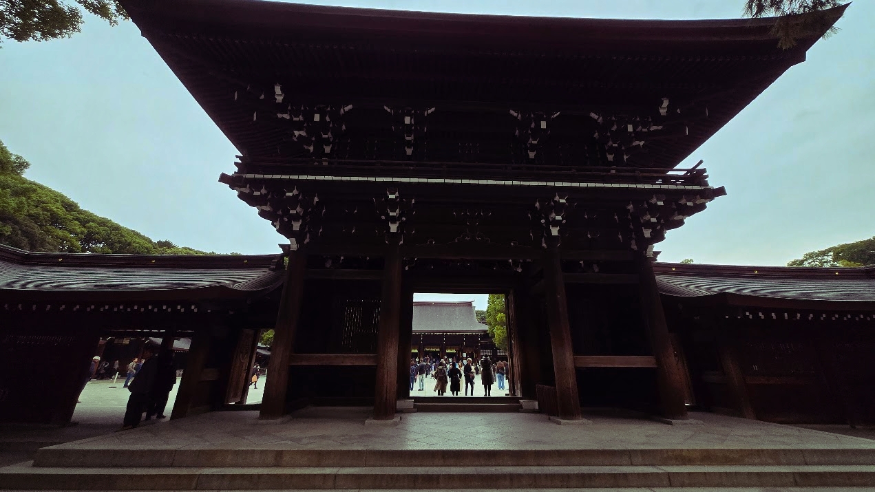A photo of a temple gate.