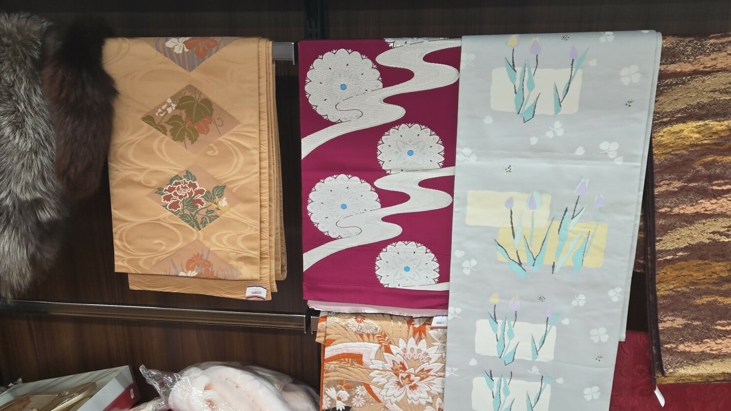 A photo of the inside of Bookoff Super Bazaar Tokyo Bay, with plenty of items on display.