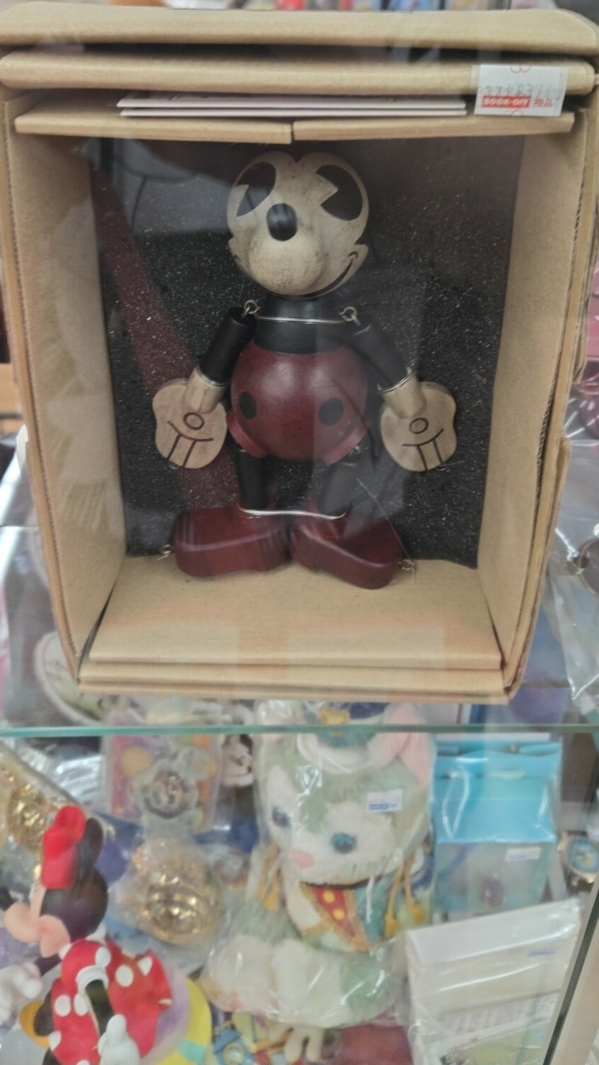 A photo of the inside of Bookoff Super Bazaar Tokyo Bay, with plenty of items on display.